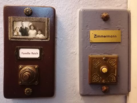 „Sprechende Türklingeln“ in der Gervinusstraße