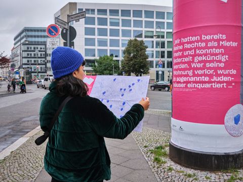 Stadtplan mit Kurzinfos und QR-Codes zu den 32 Hausgeschichten in der Online-Ausstellung.