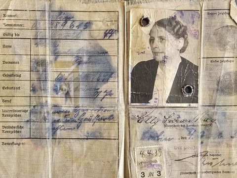 Kennkarte von Elly May