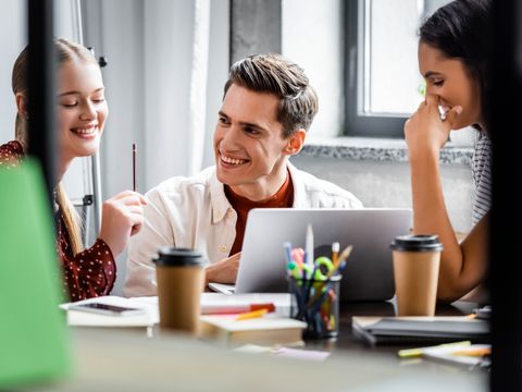 Studenten entspannt beim lernen