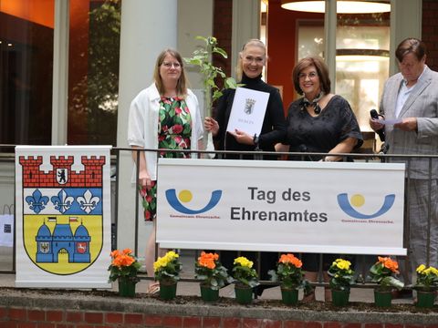 Ehrenamtspreis 2025 - 2. Platz - Frau Beate Haase (Mitte)
