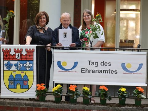Ehrenamtspreis 2025 - 4. Platz - Herr Klaus Thiede (Mitte)