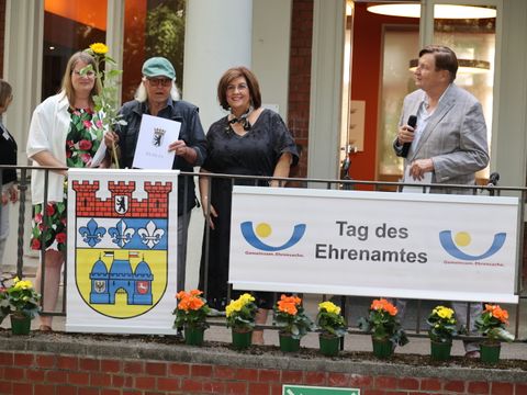 Ehrenamtspreis 2025 - 5. Platz - Herr Volker Suhr (2.v.l.)