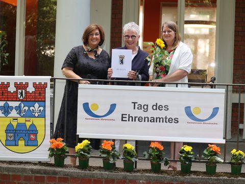 Ehrenamtspreis 2025 - 6. Platz - Frau Renate Kohl-Wachter (Mitte)