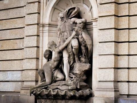 Statue an der Universität der Künste Berlin