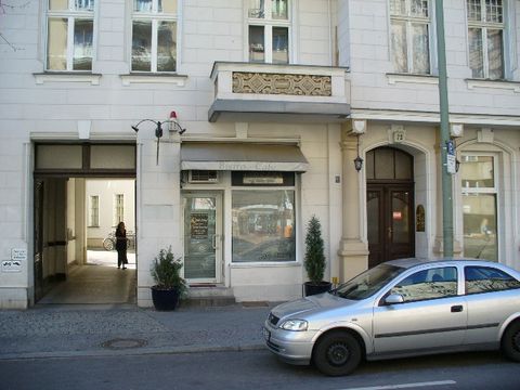 Die Betreiberin des Club Pssst, damals Felicitas Weigmann, wurde Ende 1999 bekannt, als sie sich öffentlich für eine Legalisierung der Prostitution und für die Selbstbestimmung der Prostituierten einsetzte. Foto: KHMM