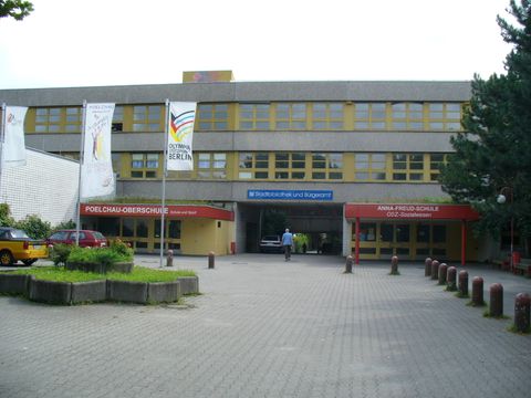 Poelchau-Oberschule, Anna-Freud-Schule, Stadtbibliothek und Bürgeramt
