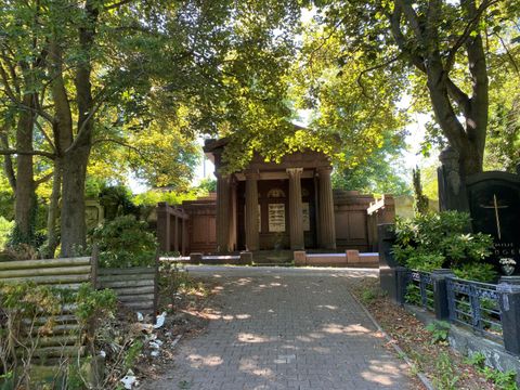 kirchhof-der-luisengemeinde-graeber