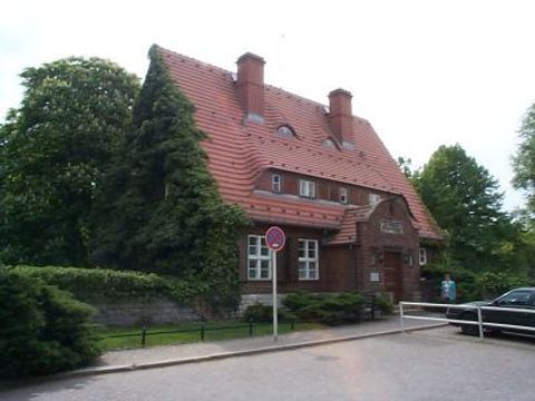 Friedhof Heerstraße, Eingang Trakehner Allee 1