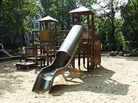Spielplatz Pfalzburger Straße 33-35