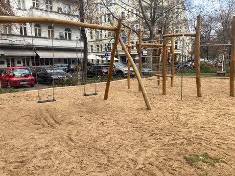 Der Spielplatz direkt hinter der St. Ludwig-Kirche
