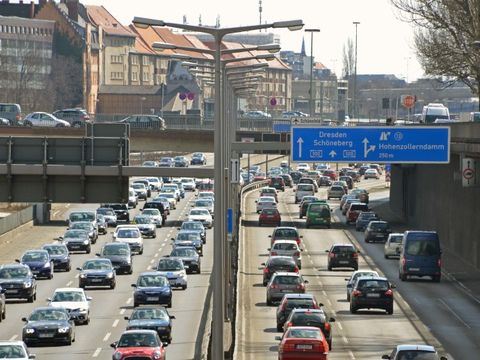 Bundesautobahn A100, Blick von der Schwarzbacher Brücke, 7.4.2013