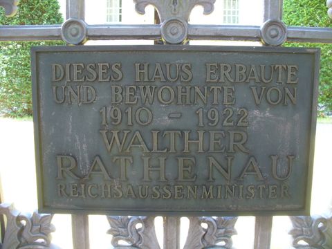 Gedenktafel am Zaun, Koenigsallee 65, 21.7.2009, Foto: KHMM