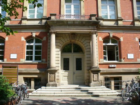 Eingang zum Bundeshaus, 5.8.2009, Foto: KHMM
