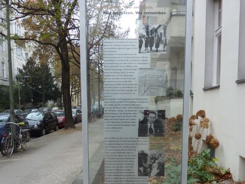 Gedenktafel an der Duisburger Ecke Konstanzer Straße, 17.11.2011, Foto: KHMM