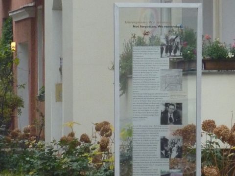 Gedenktafel an der Duisburger Ecke Konstanzer Straße, 17.11.2011, Foto: KHMM