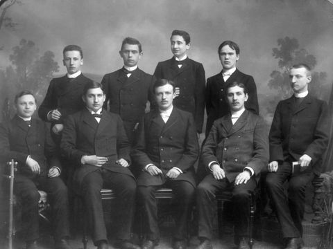 1894 Abitur Salomon stehend 3. v. links (Bild: Familienarchiv)