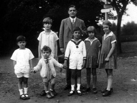 Hermann Hagen mit seinen sechs Kindern. (Bild: Privatarchiv Nina Hagen)