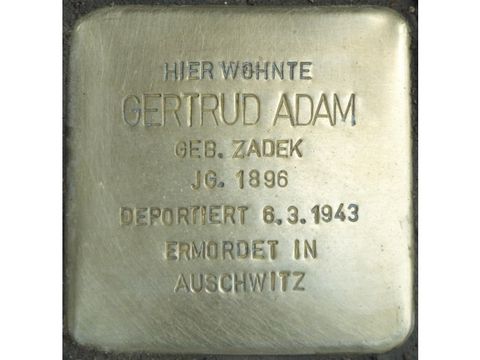 Stolperstein Gertrud Adam (Bild: Stolpersteine-Initiative CW, Hupka)