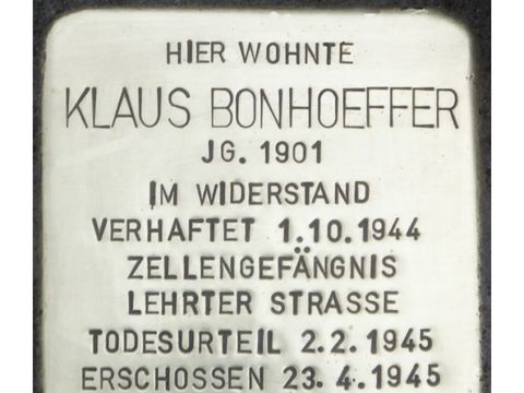 Stolperstein Klaus Bonhoeffer (Bild: Stolpersteine-Initiative CW, Hupka)