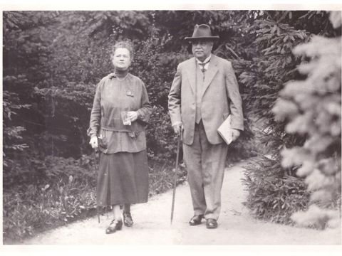 Ruscha mit Ehemann Julius Schlesinger (Bild: Familienbesitz)
