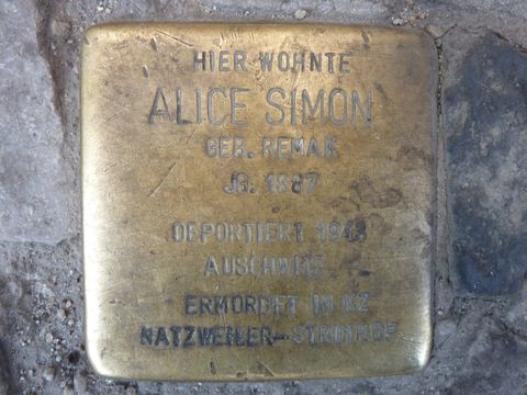Stolperstein für Alice Simon, 10.3.2011, Foto: KHMM
