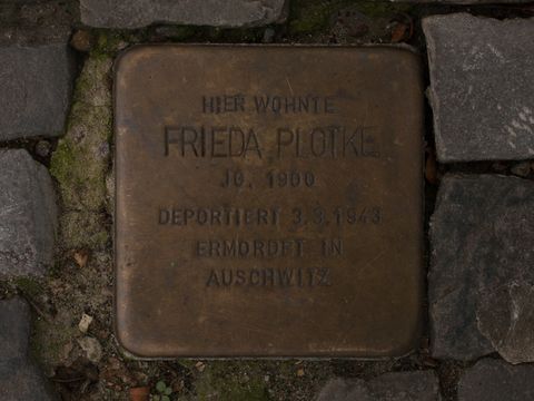 Stolperstein Frieda Plotke, Foto: A. Bukschat & C. Flegel, 03.10.2012