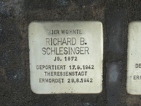 Stolperstein Richard B. Schlesinger (Bild: Stolpersteine-Initiative CW, W. Knoll)