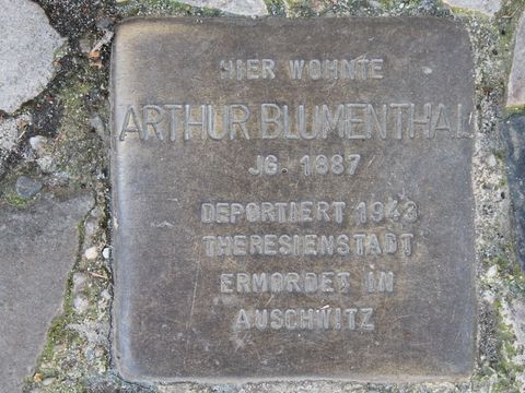 Stolperstein für Arthur Blumenthal, 26.1.2012, Foto: KHMM