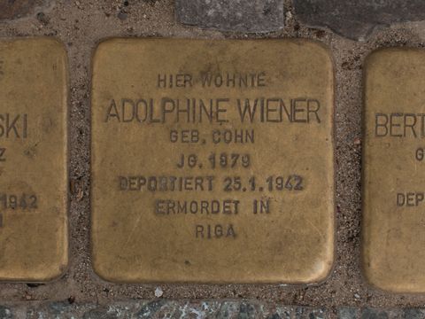 Stolperstein Adolphine Wiener, Foto: A. Bukschat & C. Flegel, 03.10.2012