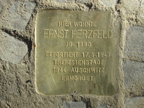 Stolperstein Ernst Herzfeld, Foto: F. Siebold