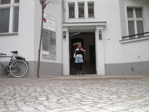 Geigenspielerin Mommsenstr. 58