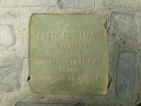 Stolperstein Lotte Benjamin (Bild: Bezirksamt Charlottenb.-Wdf., B.Plewa)