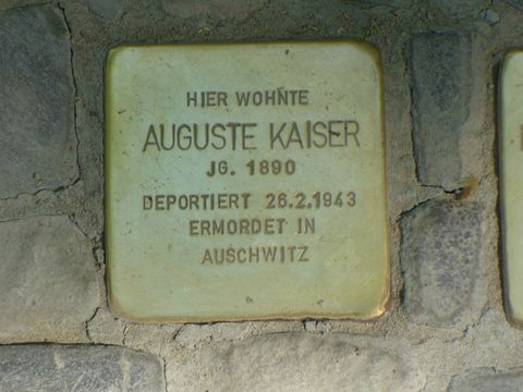 Stolperstein Auguste Kaiser (Bild: Bezirksamt Charlottenb.-Wdf., B.Plewa)
