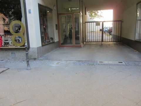 Hauseingang Ludwigkirchstr. 8 (Bild: Stolpersteine-Initiative CW)