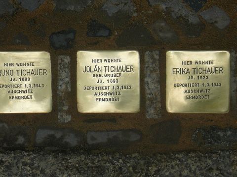 Stolpersteine für Bruno, Jolán und Erika Tichauer