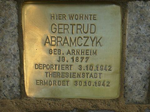 Stolperstein Gertrud Abramczyk (Bild: Stolpersteine-Initiative CW, W. Knoll)