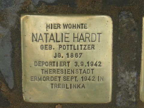 Stolperstein für Natalie Hardt (Bild: Stolpersteine-Initiative Charlottenburg-Wilmersdorf, W. Knoll)