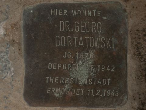 Stolperstein Dr. Georg Gortatowski (Bild: Stolpersteine-Initiative CW, Bukschat&Flegel)