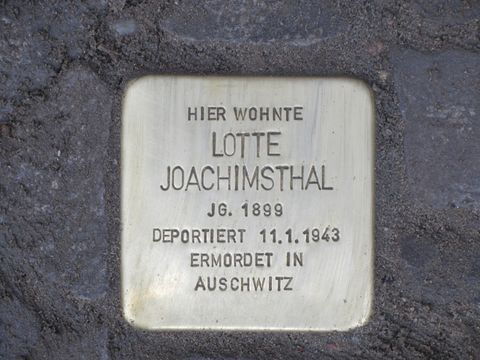 Stolperstein Lotte Joachimsthal, Foto: F. Siebold, Mai 2013