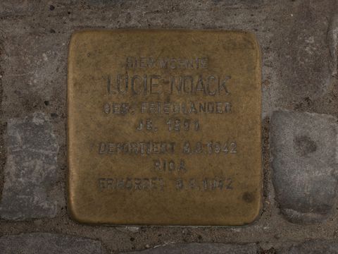Stolperstein Lucie Noack, Foto: A. Bukschat & C. Flegel, 25.08.2012