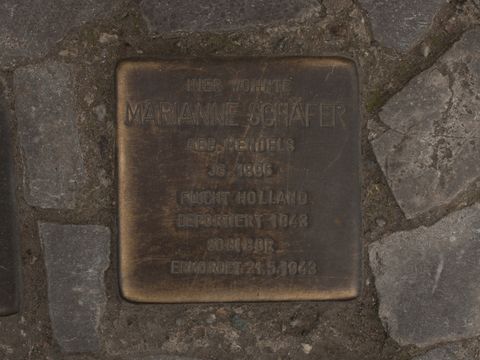 Stolperstein Marianne Schäfer, Foto: A. Bukschat & C. Flegel, 06.04.2012