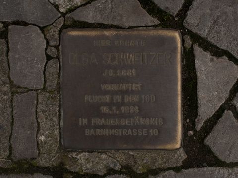 Stolperstein Olga Schweitzer, Foto: A. Bukschat & C. Flegel, 06.04.2012