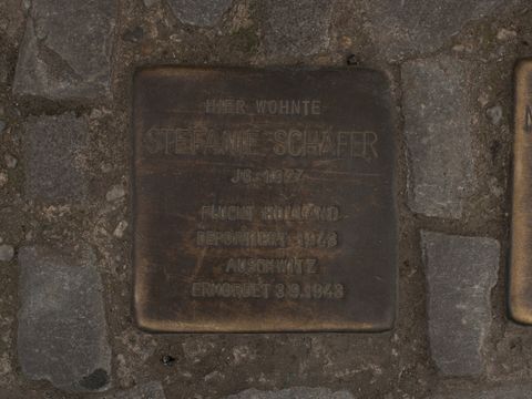 Stolperstein Stefanie Schäfer, Foto: A. Bukschat & C. Flegel, 06.04.2012