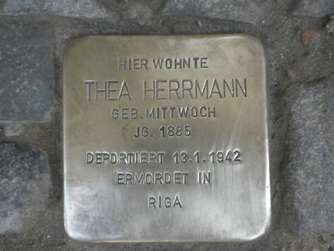 Stolperstein Thea Herrmann, Foto: H. Lölhöffel, Juli 2013
