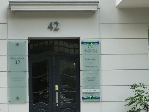 Hauseingang Suarezstr. 42, Foto: H-J. Hupka, 2014