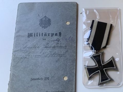 MILITÄRPASS MIT EISERNEM KREUZ
