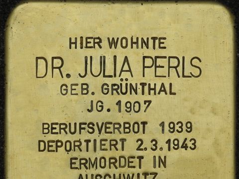 Stolperstein Dr. Julia Perls (Bild: Stolperstein-Initiative)