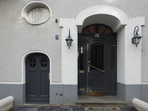 Hauseingang Sybelstraße 67 (Bild: Stolpersteine-Initiative CW, Hupka)