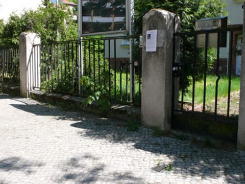 vor dem Haus Stormstr. 10